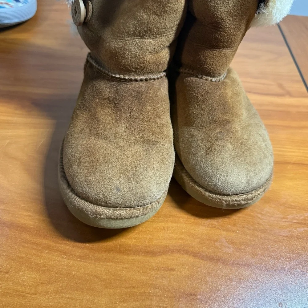 UGG kids bailey